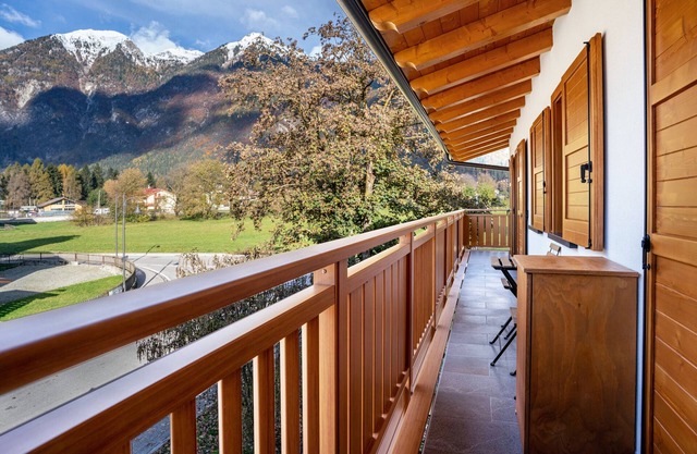 Appartement 'Condominio Lucia 12' avec vue sur les montagnes, terrasse privée et Wi-Fi