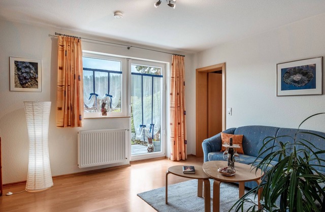 Appartement "Dorfblick" avec terrasse privée, jardin partagé et Wi-Fi