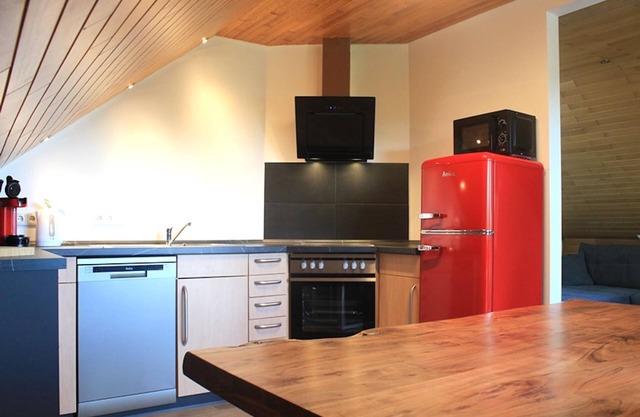 Appartement moderne à Monschau avec balcon et barbecue
