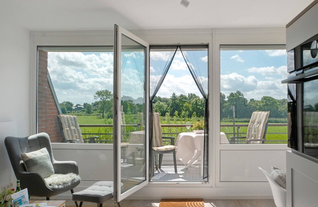 Apartment 'Deichblick - In 5 Min Am Meer' with Balcony and Wi-Fi