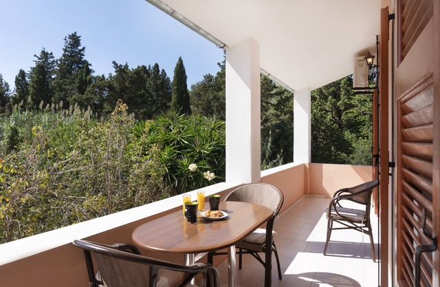 Appartement Dora Pagoi 1 avec vue sur les montagnes, jardin partagé et Wi-Fi.
