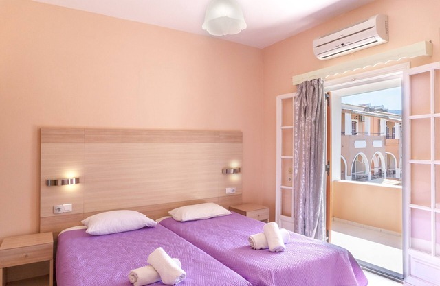 Appartement Dora Pagoi 3 avec vue sur les montagnes, jardin partagé et Wi-Fi.