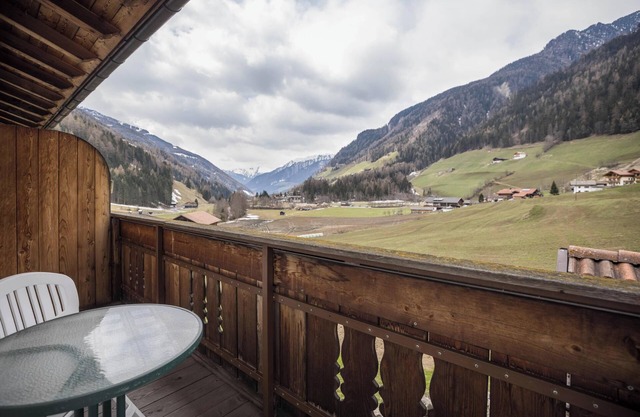 Appartement "Edelweiß" avec vue sur les montagnes, Wi-Fi, balcon et jardin