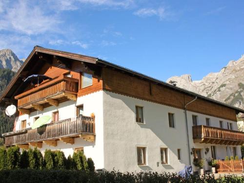 Apartment Edelweiss-2 by Interhome