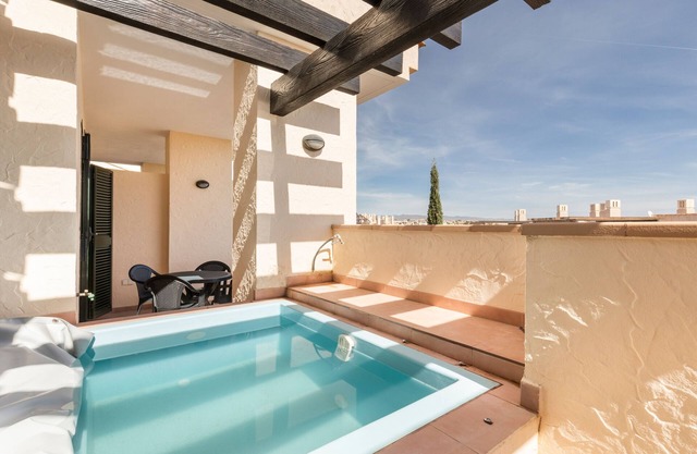 Appartement 'El Oasis Martinica 4 2 B' avec vue sur la montagne, Wi-Fi et climatisation