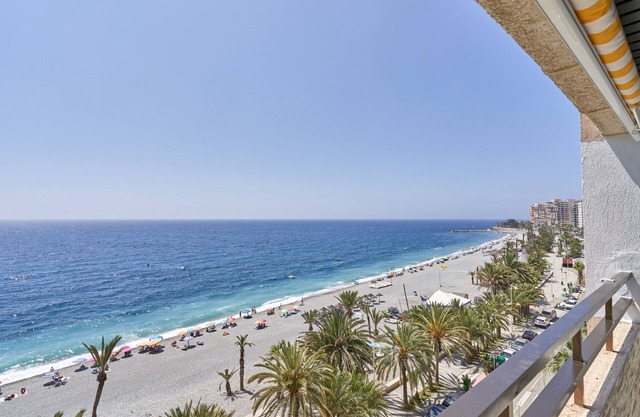 Appartement 'Apartamento El Rompeolas' avec vue sur la mer, Wi-Fi et climatisation