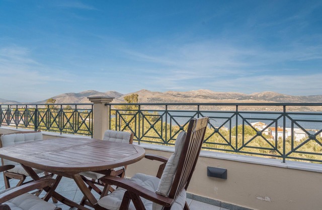 Apartment 'Emelia' with Sea View, Wi-Fi and Air Conditioning