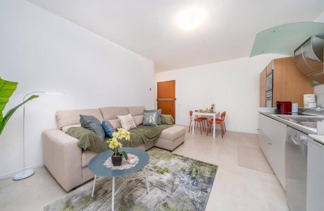 Apartment equipped with all services, in quiet residential neighborhood.