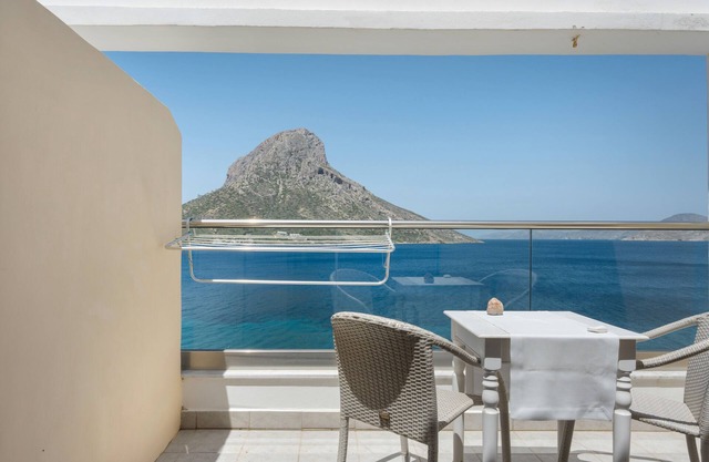 Appartement 'Eros vue sur mer' avec terrasse privée, Wi-Fi et climatisation