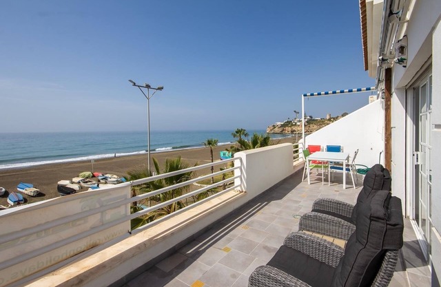 Appartement "Lovely Renovated Penthouse" à la plage avec vue sur la mer