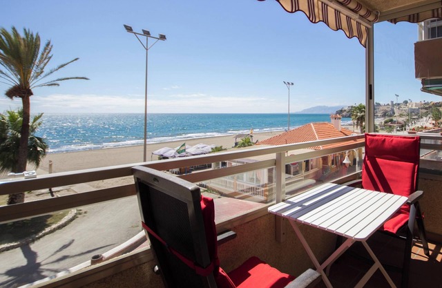 Appartement "Studio 1 - Front de mer" près de la plage avec vue sur la mer, balcon et jardin