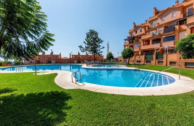 Appartement 'Duplex Trebol' avec vue sur la mer, Wi-Fi et climatisation