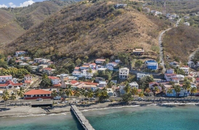 APPARTEMENT FACE A LA MER DES CARAIBES CALME ET ENSOLEILLE
