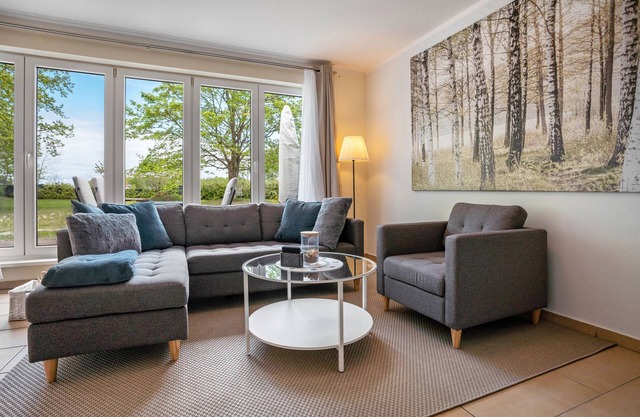 Appartement 'Ferienwohnung Ostseezeit' avec terrasse privée, jardin partagé et Wi-Fi