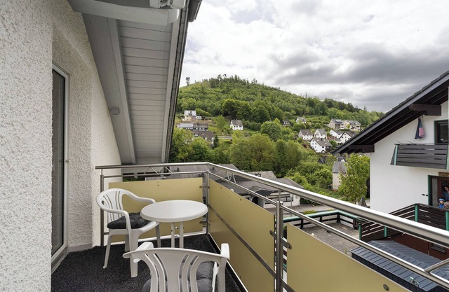 Appartement 'Ferienwohnung Becker Typ B' avec vue sur la montagne, jardin partagé et Wi-Fi
