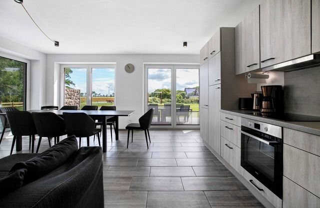 Apartment 'Ferienhaus Flut Unten' with Private Terrace, Private Garden and Wi-Fi