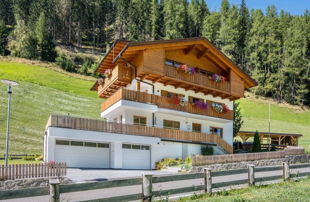Appartement 'Ferienhaus Nairz Edelweiss' avec vue sur montagne et Wi-Fi