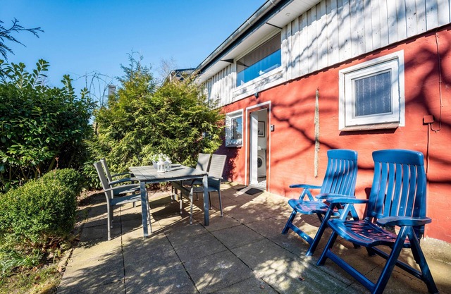 Appartement 'Ferienhaushälfte Haus Rostock' avec terrasse , jardin partagé et Wi-Fi