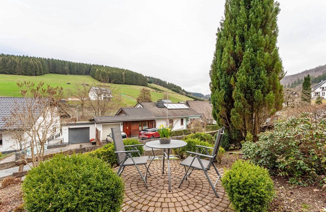 Appartement 'Ferienwohnung Rehsiepen' avec vue sur les montagnes, terrasse privée et Wi-Fi