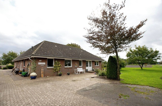 Appartement 'Ferienwohnung Achtern Diek' avec terrasse privée, jardin partagé et Wi-Fi
