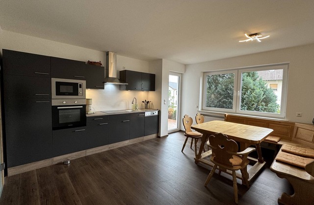 Appartement 'Ferienwohnung Adelsried 1' avec terrasse privée et Wi-Fi