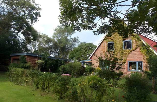 Appartement 'Ferienwohnung Achterndiek' avec terrasse privée, jardin privé et Wi-Fi