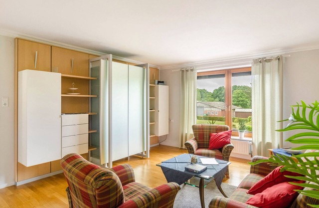 Appartement 'Fewo2 Seelter Uutkiek Saterland' avec terrasse privée, jardin partagé et Wi-Fi