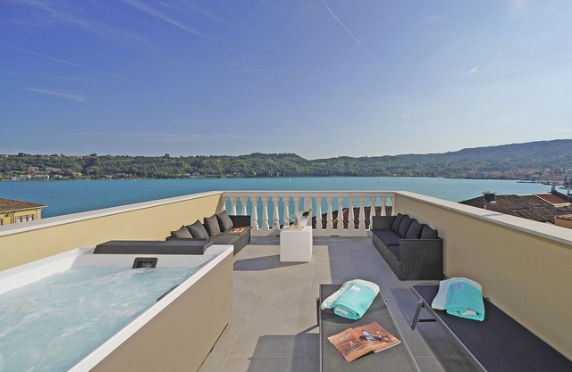 Appartement "Flat 6" avec vue sur le lac, Wi-Fi et climatisation