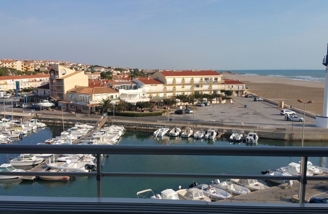 GRAND T2 - BELLE VUE PORT/MER - Accès plage voie piétonne