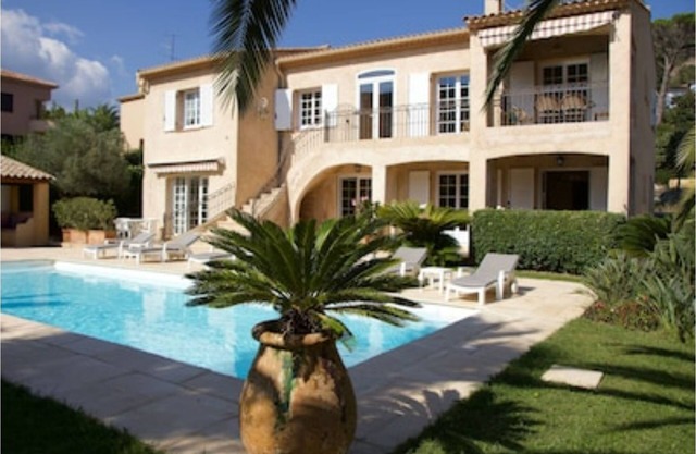 Appartement Esterel- Piscine, plage sable fin/village 400 m, clim,parking privé,