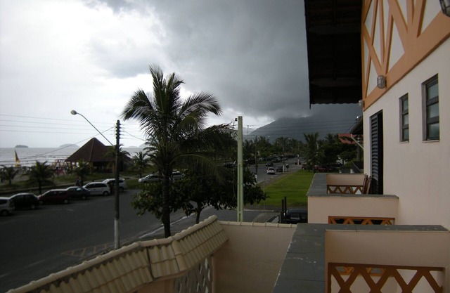 Appartement avant avec balcon plage donnant sur la plage