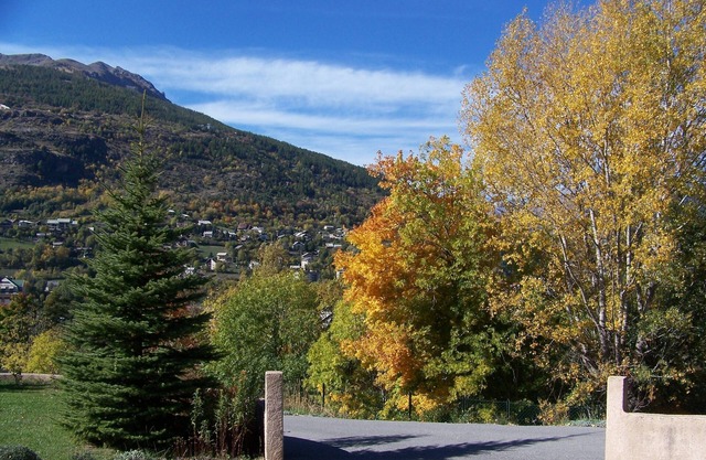 Appartement, rez de jardin, avec vue sur les montagnes, , près du centre.