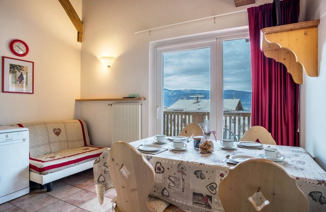 Appartement 'Giongo Residence Aparthotel 201' avec vue sur la montagne, terrasse partagée et Wi-Fi