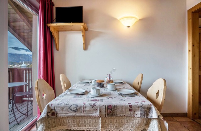 Appartement 'Giongo Residence Aparthotel 203' avec vue sur la montagne, terrasse partagée et Wi-Fi
