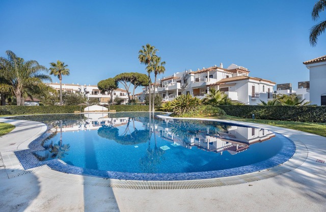 Appartement 'Golden Sands - Chiclana' avec piscine privée, Wi-Fi et climatisation