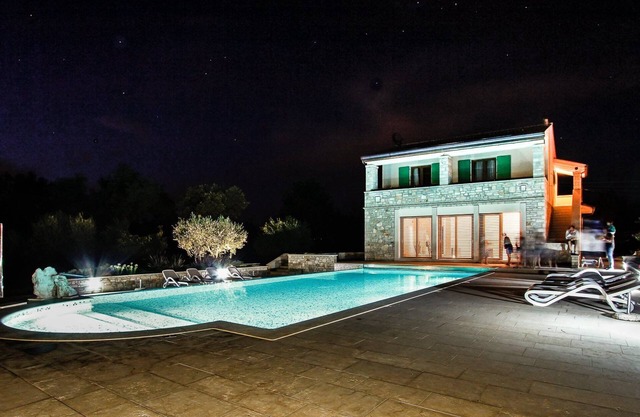 VERT ROMANTIQUE - MAISON AVEC PISCINE