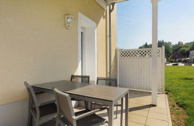Appartement "Halla" avec terrasse privée, jardin partagé et Wi-Fi