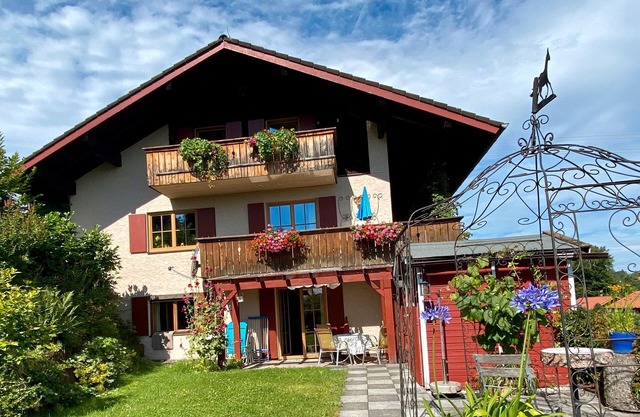 Appartement 'Haus im Oberland - Fewo Berg' avec vue sur les montagnes, balcon et Wi-Fi