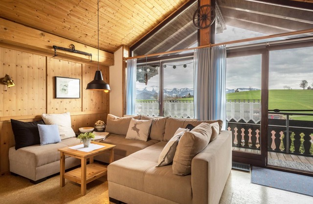 Appartement "Haus Sonnenhang 3" avec vue sur les montagnes, jardin et Wi-Fi.