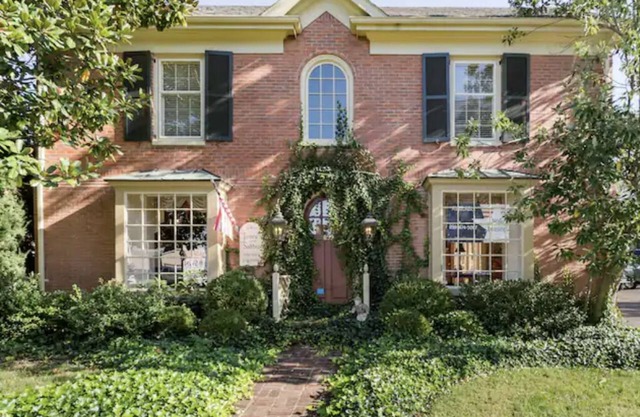 Apartment Haven in Historic home & Coffeeshop of Chevy Chase.