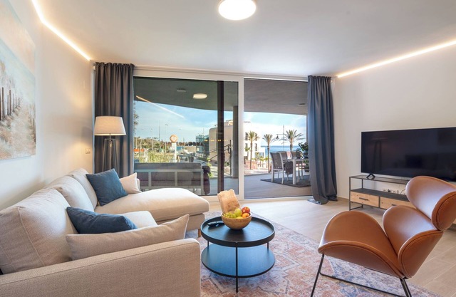"Appartement Higueron Wave 1" avec vue sur la mer, piscine, Wi-Fi et terrasse.