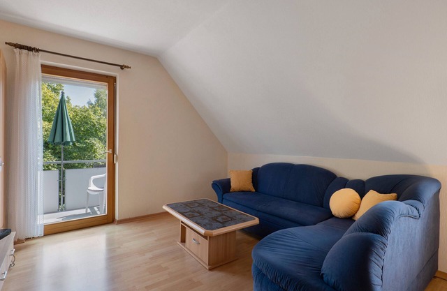 Apartment 'Holunderbusch' with Balcony and Wi-Fi