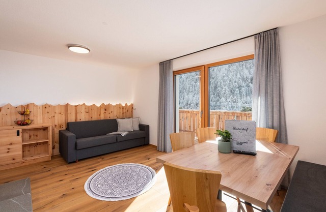 Appartement 'Huberhof Alpenrose' avec vue sur les montagnes, terrasse privée et Wi-Fi