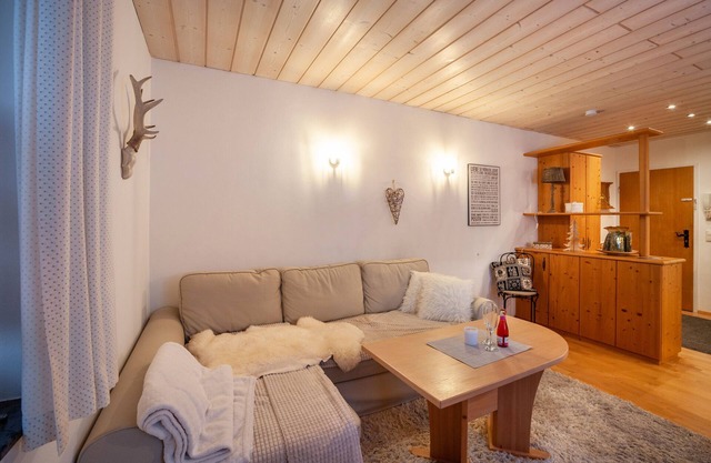 Appartement 'In Urspring Am Lechstausee' avec vue sur montagne, jardin partagé et balcon