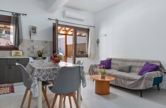 Appartement 'Iliana 2' avec vue sur les montagnes, Wi-Fi et climatisation