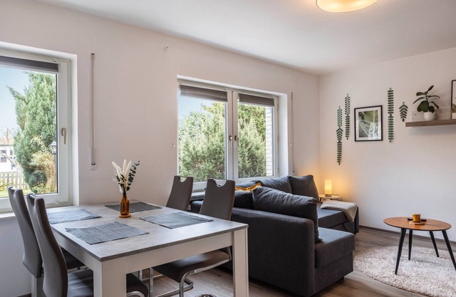 Appartement "Im Kleinen Feld" avec terrasse privée, jardin privé et Wi-Fi