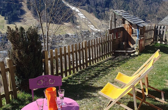 Appartement dans un chalet ,jardin et belle vue sur Morzine et ses montagnes