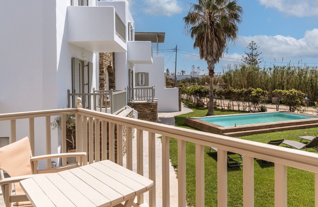 'Ninemia Suites Tinos Grand 105' avec piscine partagée, Wi-Fi et climatisation