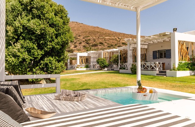 Appartement dans un hôtel "Ow Andros Luxury Suites 1" avec vue sur montagne, terrasse et Wi-Fi