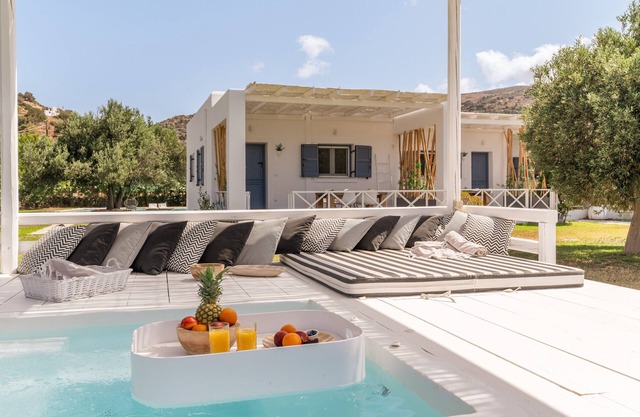 Appartement dans un hôtel "Ow Andros Luxury Suites 5" avec vue sur montagne, terrasse et Wi-Fi